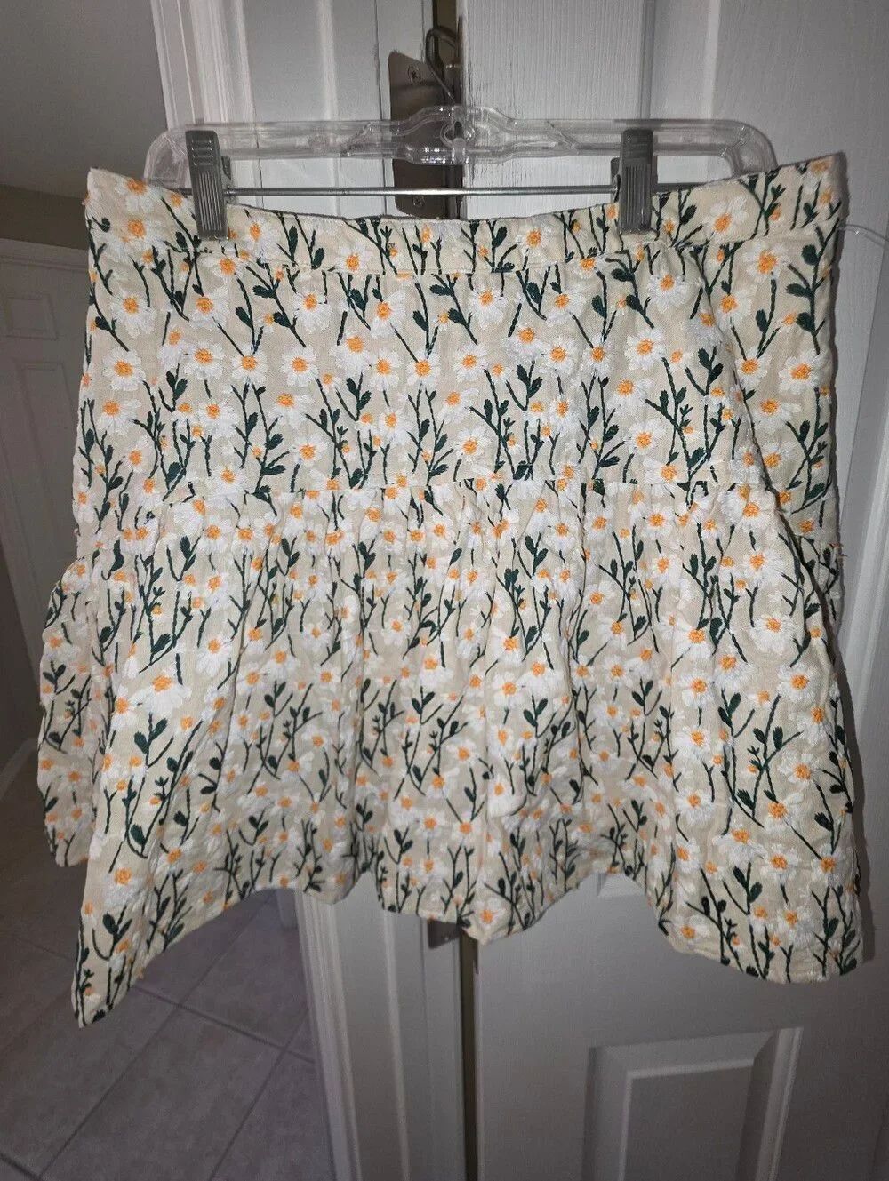 Avec Les Filles Cream Embroidered Daisy Floral Tiered Skirt NWT Size 12 - Picture 2 of 6